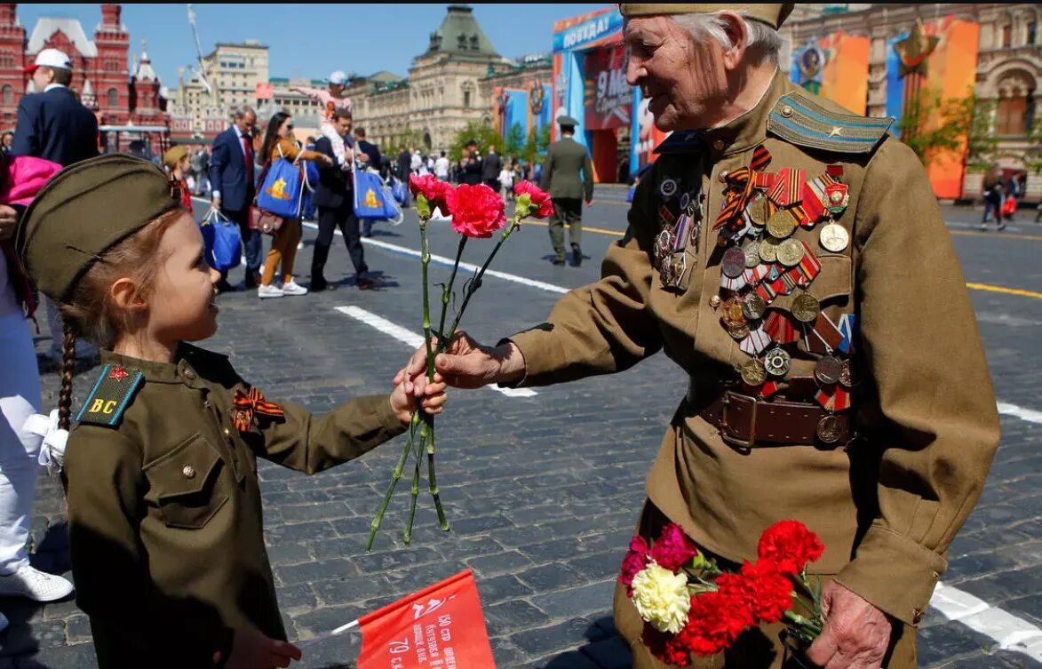 День победы учрежден. Открытки с днём победы 9 мая. День победы ветераны. 9 мая советские открытки. С днём победы 9 мая.