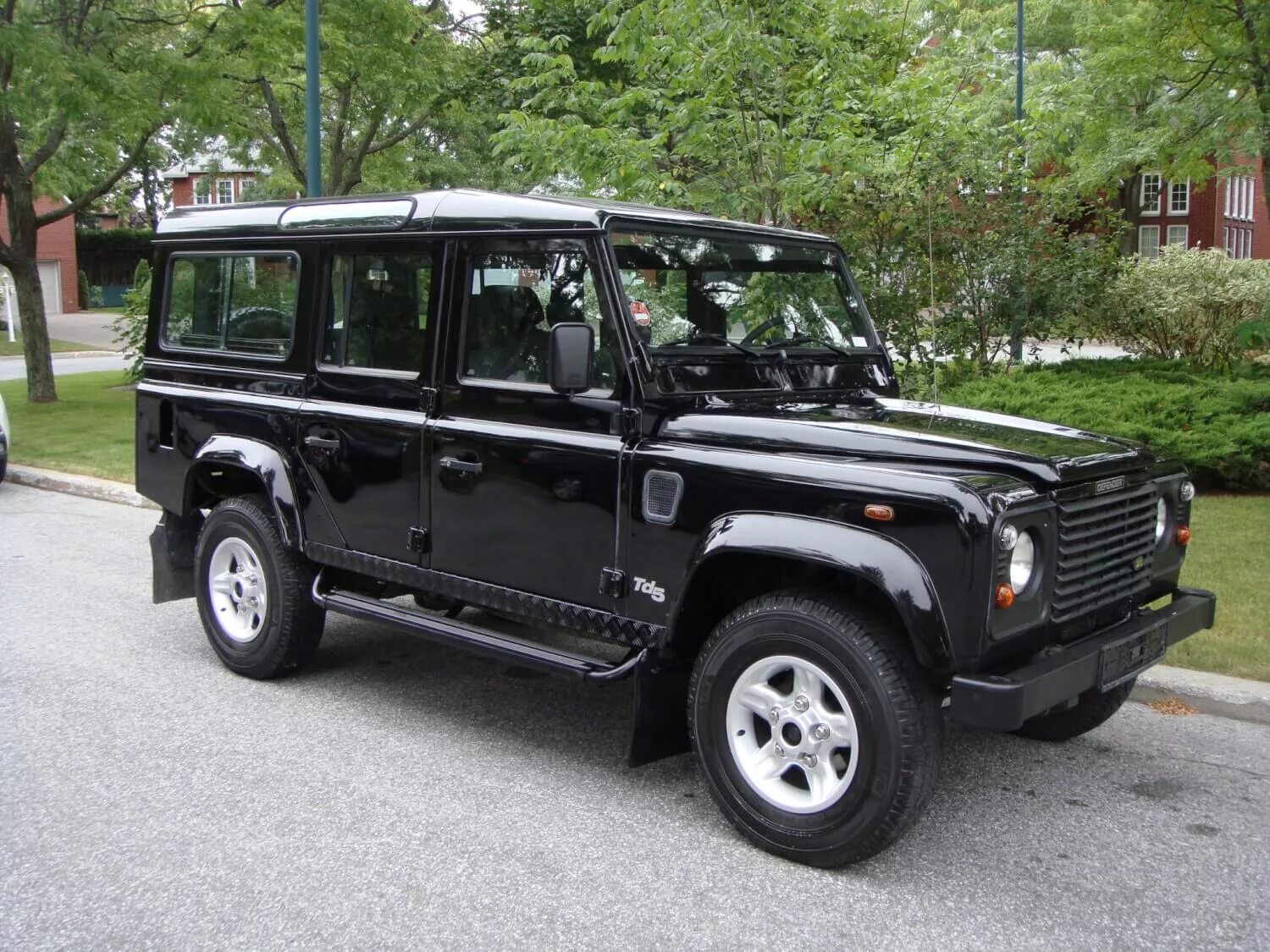 Defender 895. Ленд Ровер 110. Дефендер 110. Ленд Ровер Дефендер 5. Land Rover Defender 110 черный.