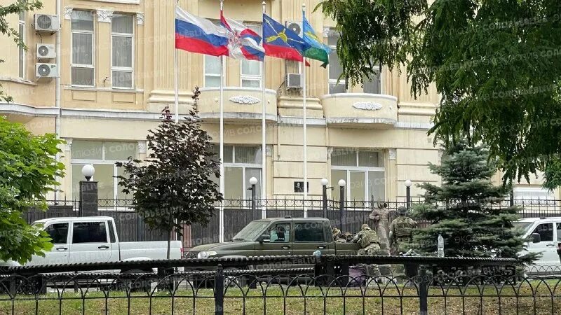 Штаб юво ростов. Вагнера штаб округа ростов. Буденновский 53 ростов. Штаб южного военного округа ростов-на-дону. Штаб юво ростов-на-дону здание.