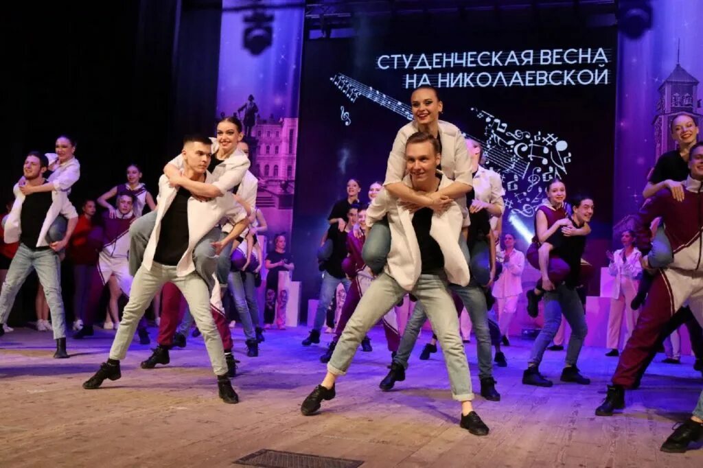 Фоторепортаж с открытия новогоднего парка на площади Ленина в Оренбурге Новости 