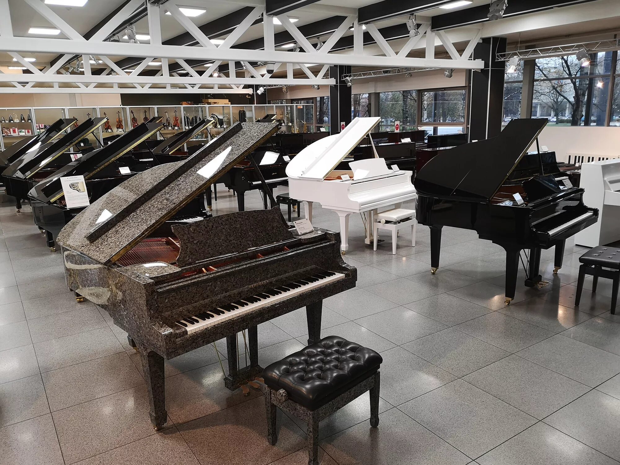 музыкальный магазин. музыкальный магазин. магазин музыкальных инструментов санкт. музыкальная лавка. музыкальные магазины в питере.