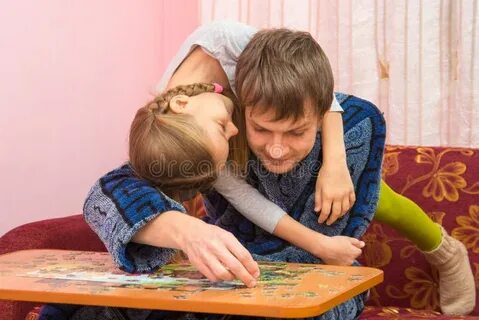 Дочка полезть