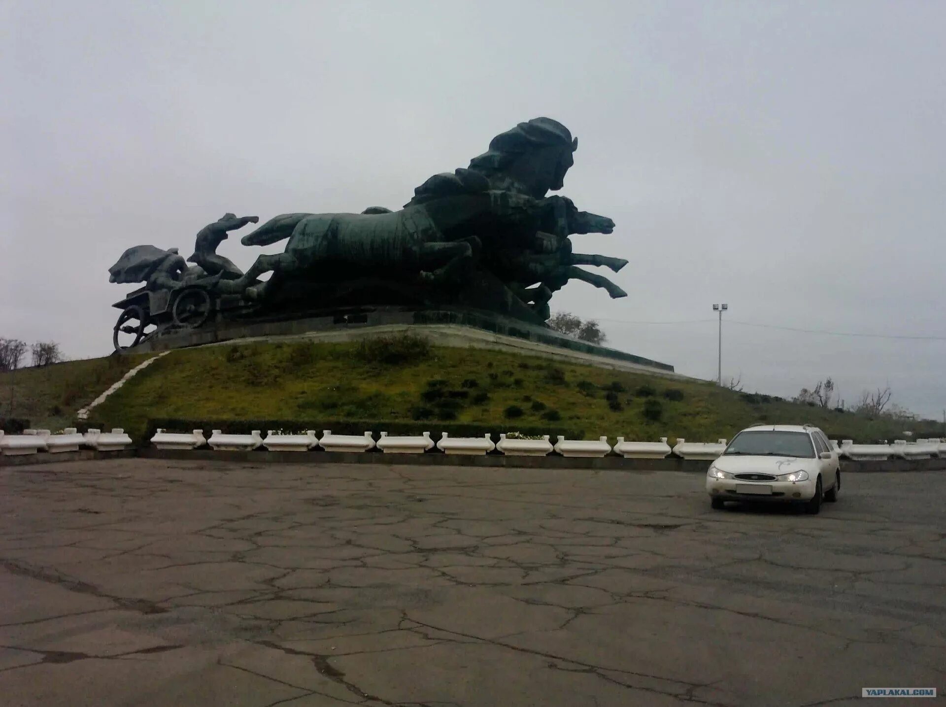 Въезд в ростов на дону сегодня. Памятник тачанка Ростов-на-Дону. Тачанка Ростов на Дону. Достопримечательности Ростова на Дону. Город Ростов на Дону памятники.