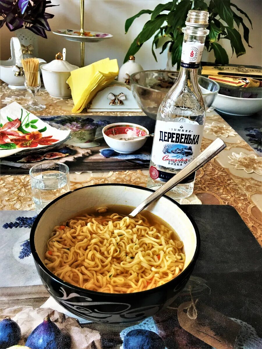 Ванна с макаронами. Карина дошик. Дошик беременна 2023. Еда доширак. Роллтон обед.