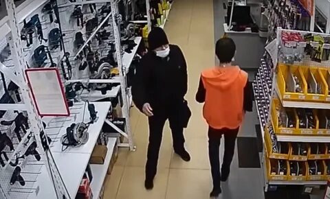 Совершила кражу в магазине