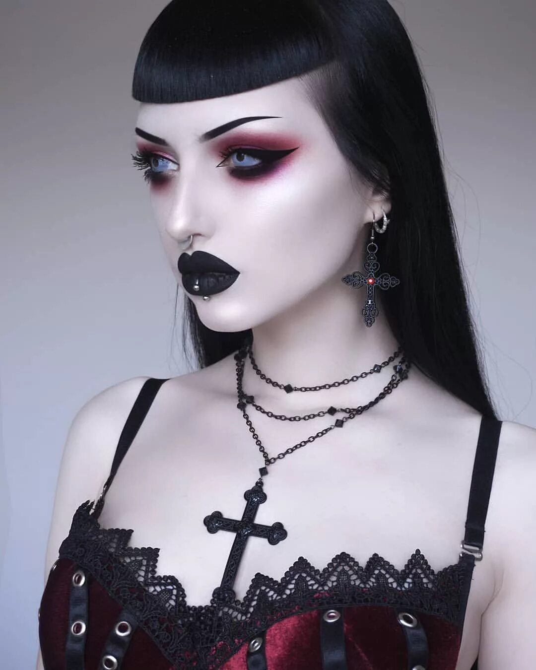 Вайлона хаяши вампирша. Готы макияж. Как сделать готу. Макияж в готическом стиле. Девушки готы селфи.