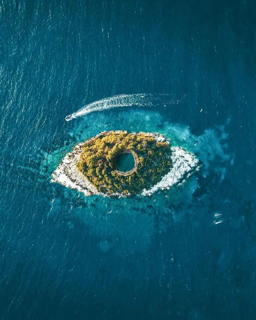 Море в глазах. Озеро цетина хорватия. Синие глаза. Океана глаз океана глаз. Глубокие как океан глаза.