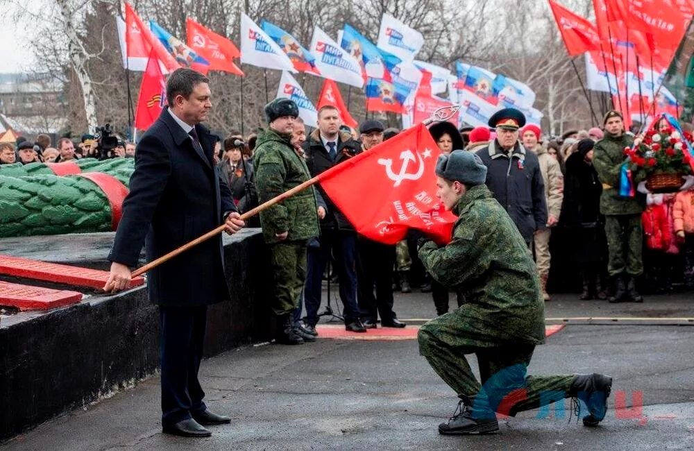 Авиаудар луганск 2. Луганск февраль. Освобождение ворошиловграда от немецко фашистских захватчиков. Освобождение луганска 1943. Луганск февраль.