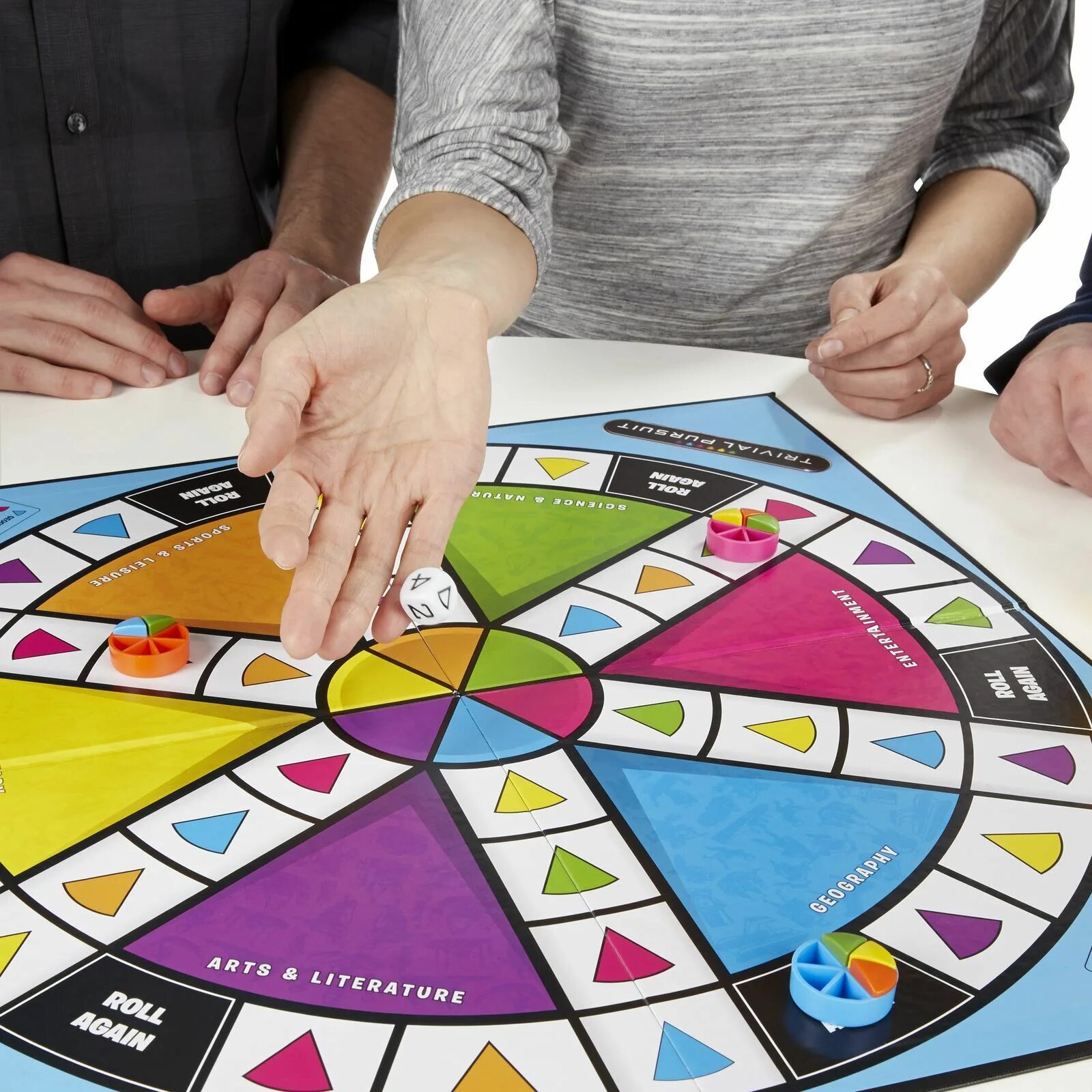 Trivial pursuit семейное издание. Trivial pursuit настольная. Trivial pursuit семейное издание. Тривиал персьют настольная игра. B trivial.