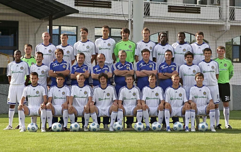 Футболисты киева. Игроки динамо киев 2021. Футболисты динамо киев фото. Динамо (футбольный клуб, киев). Динамо киев шевченко, милевский, алиев.