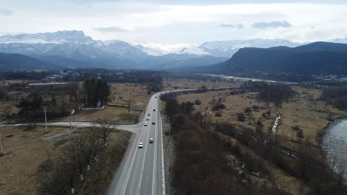 Дорога владикавказ грузия. Набережная реки терек во владикавказе. Ольгинский мост владикавказ. Ольгинский мост владикавказ. Владикавказ северная осетия терек.