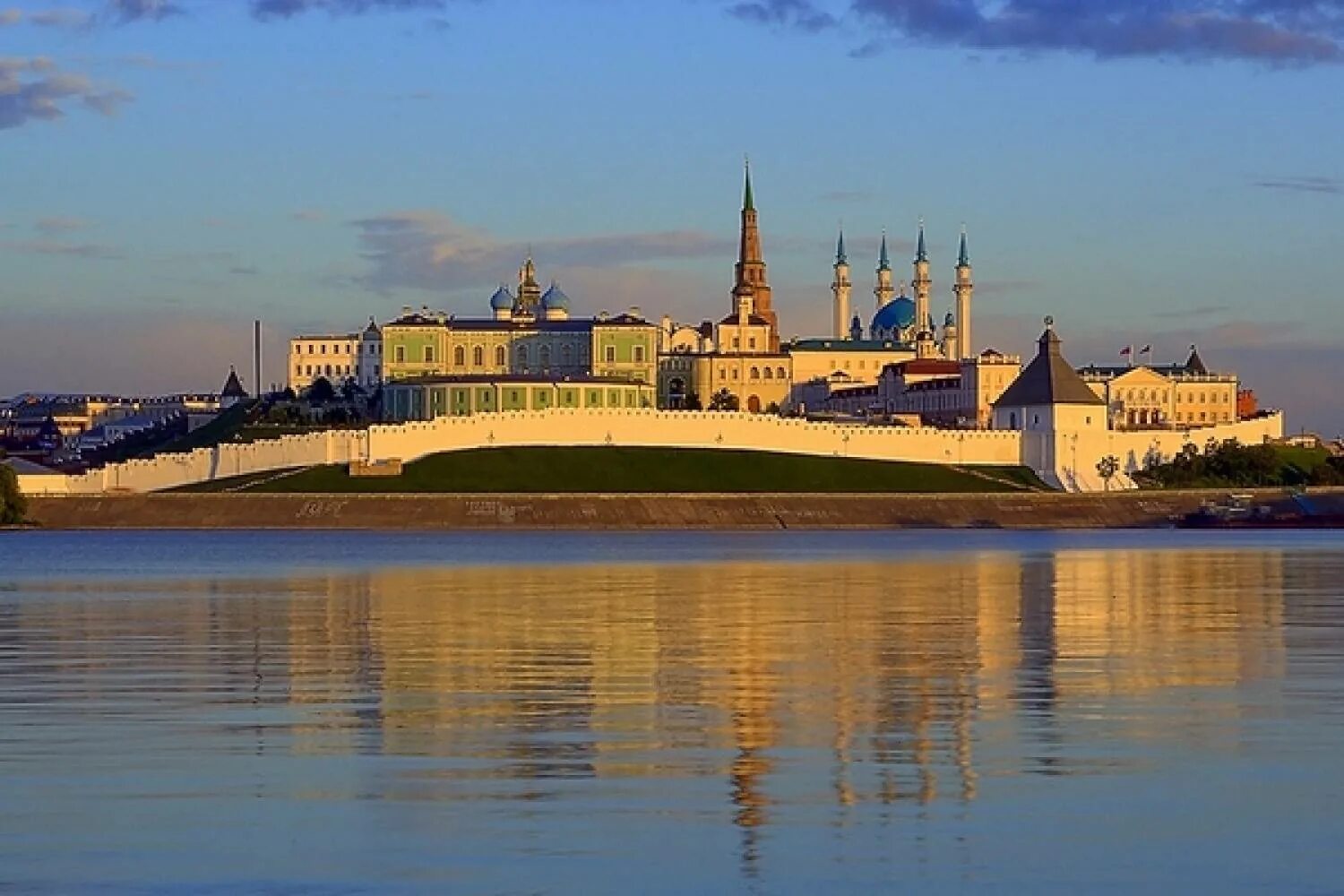 Казанский Кремль Казань. Татарстанска Казанский Кремль. Кремль Казань Кама. Пейзаж Татарстана Казань Кремль. Казань 3 июня