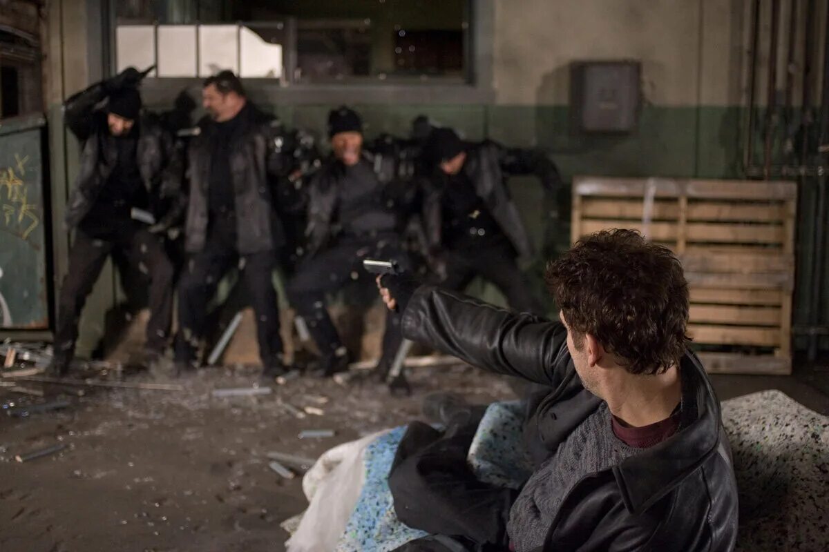 пристрели их 2007. клайв оуэн пристрели их. фильм пристрели их год. моника белуччи в фильме пристрели их. пристрели их 2007.