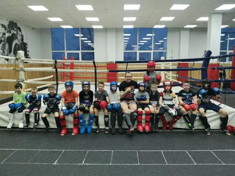 Фк бобр. Клуб хищных. Малаховский сургут бокс. Хищник сургут кукуевицкого. Клуб хищник сургут.