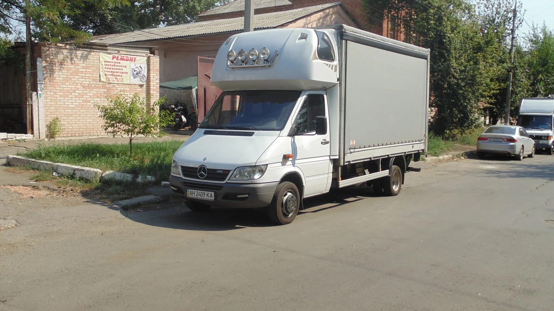 Спальный бокс. Ollin ll 3360 спальник на крышу. Рено мидлум 5 тонник. Спальный бокс. Накрышный спальник на пежо боксер 3.