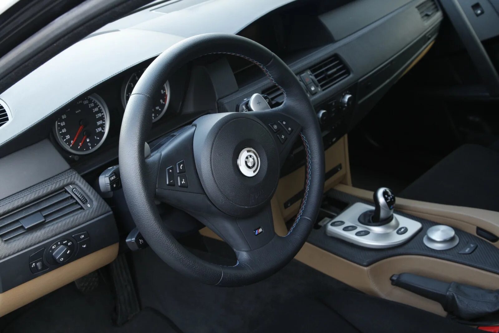 Bmw e60 салон. Bmw e60 мультимедиа. Bmw m5 f10 механика. Bmw e60 салон. Прошивка бмв.