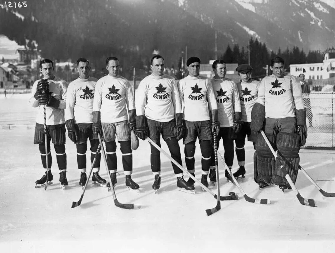 Первая хоккейная команда. Первая хоккейная команда Канады 1904. Хоккей Олимпийские игры 1924.