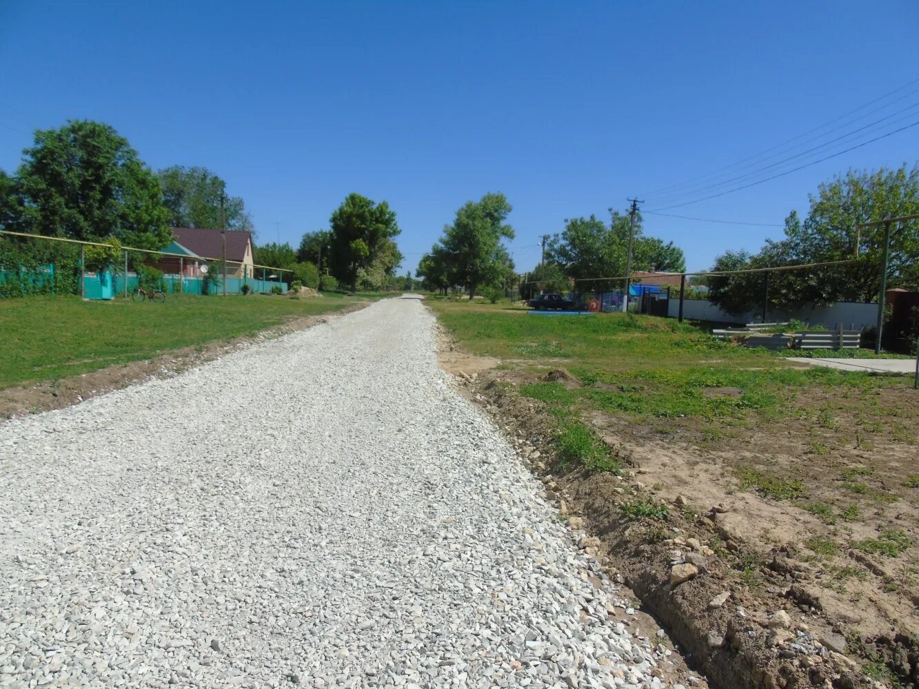 Село щебень. Гравийная дорога. Дорога гравий. Гравийная дорога в деревне. Дорога сельское поселение.