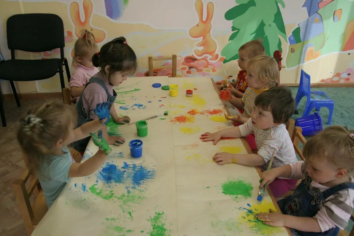 Занятие рисование ясли. Рисование в детском саду. Группа раннего возраста. Рисование в раннем возрасте в детском саду. Группа раннего возраста в детском саду.