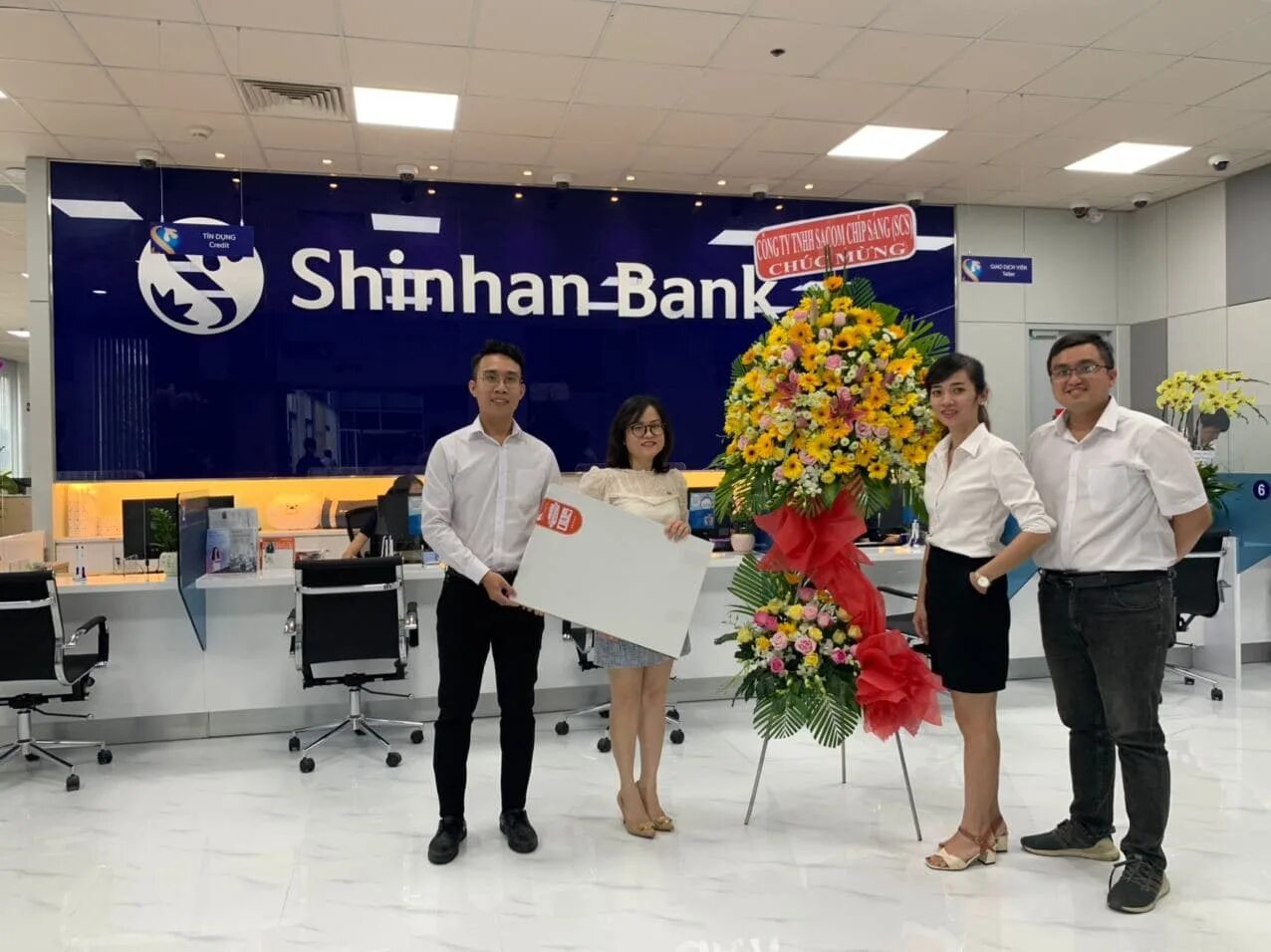 Shinhan Bank. Shinhan Financial Group. Картинки Shinhan Bank. Shinhan Financial Group в Сеуле.