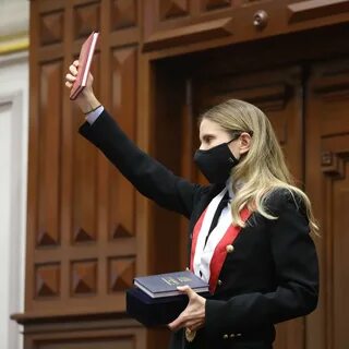 Adriana Josefina Tudela Gutiérrez - Luego de la juramentación congresi.jpg....