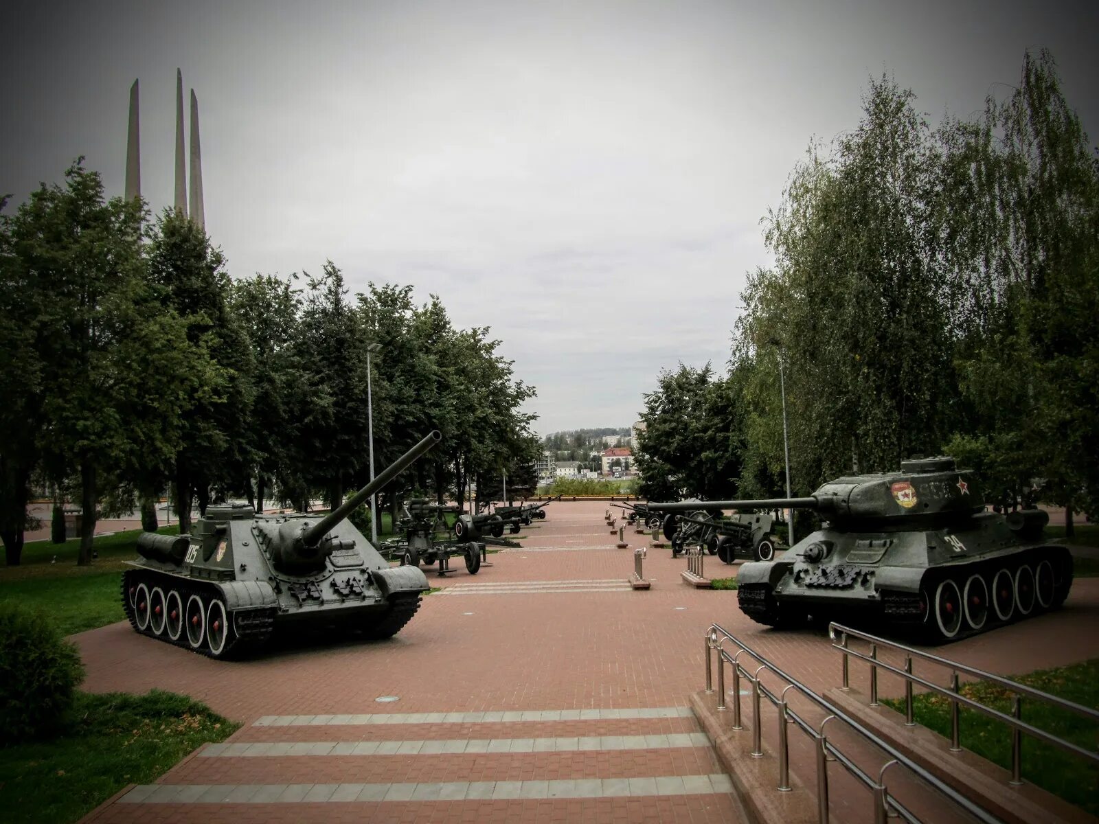 Танковая минск. Белорусский т 34. Памятник танк в Минске. Ул Богданова и памятник т72 фото.