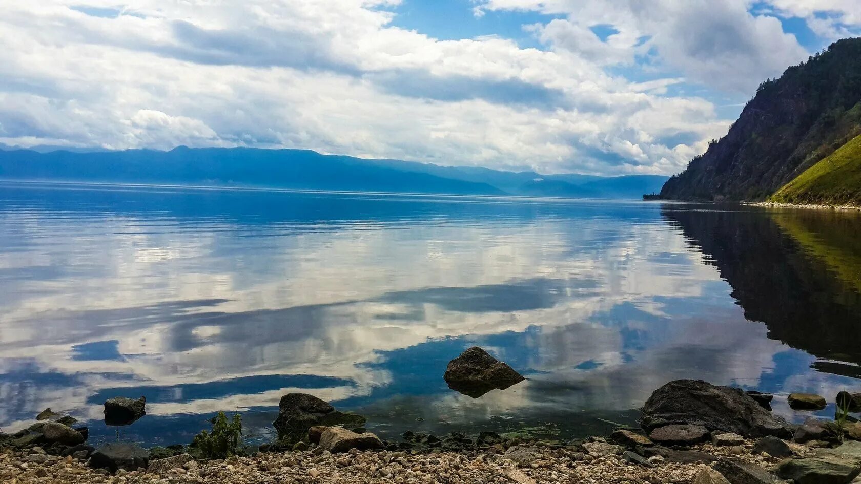 Почему байкал считается уникальным явлением природы. Мыс кадильный Байкал. Озеро Байкал (1996). Байкал пресноводное озеро. Байкал Жемчужина России.