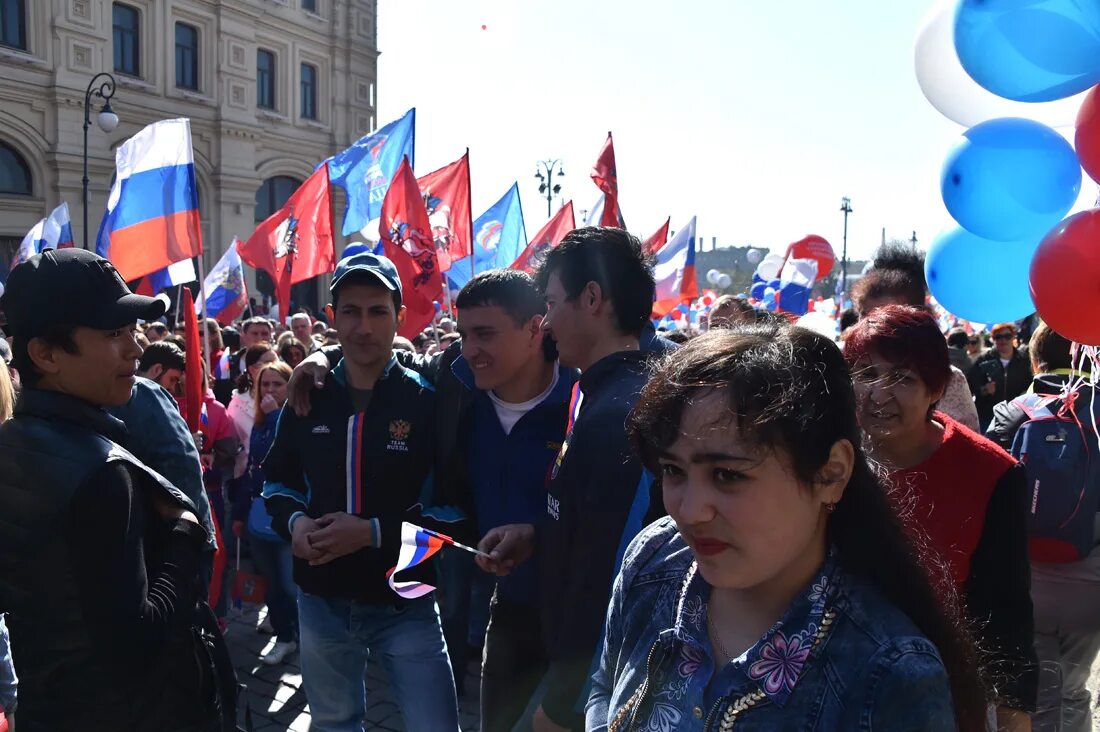 Митинг мигрантов. Первомай в Узбекистане. Митинг мигрантов в Москве. Первомай в Таджикистане. Мигранты митинги