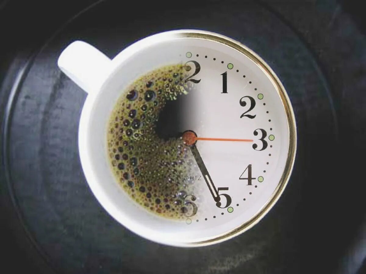 Включи добро на часах. Доброе утро с часами. Будильник кофе. Часы кофе. Часы чашка кофе.