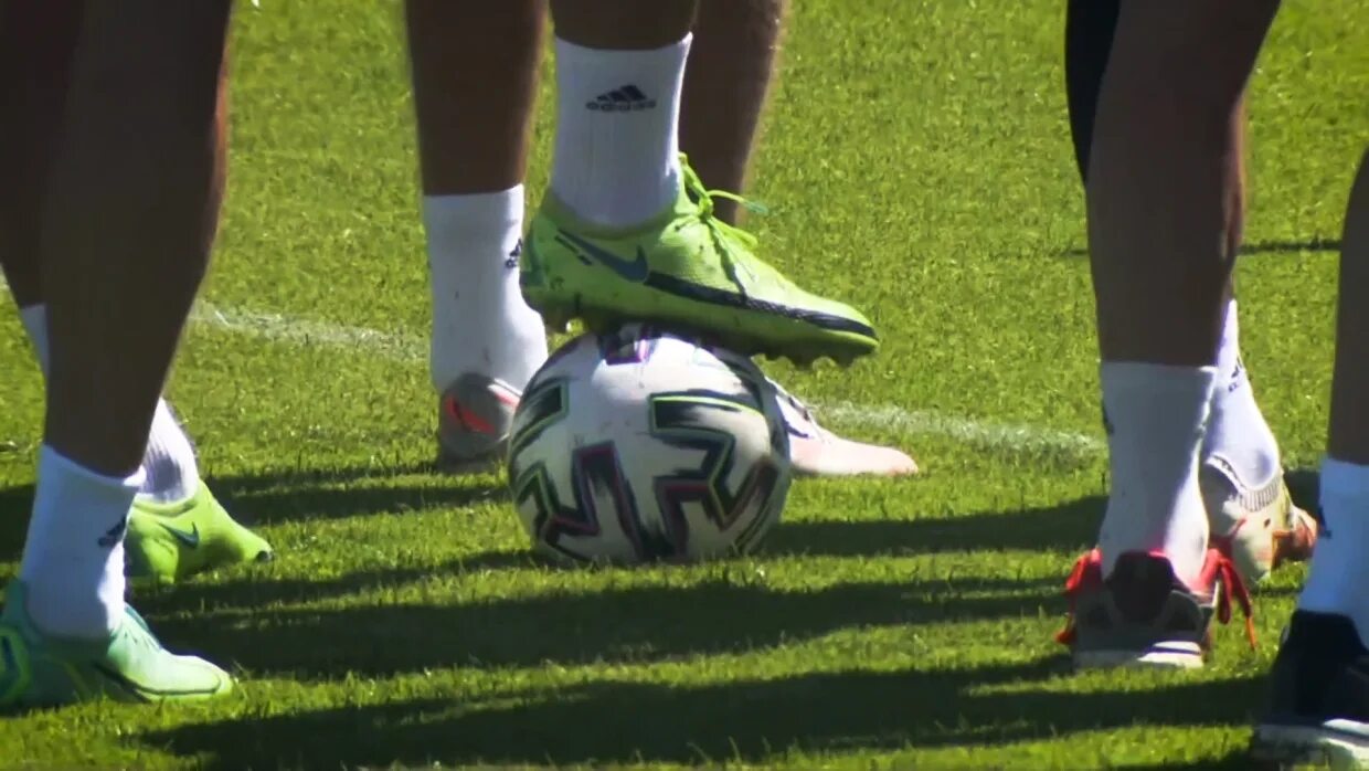 Сборная росси по футболу евро. 07 2024. Варела футболист динамо. Ашиль эмана betis. Футболисты.