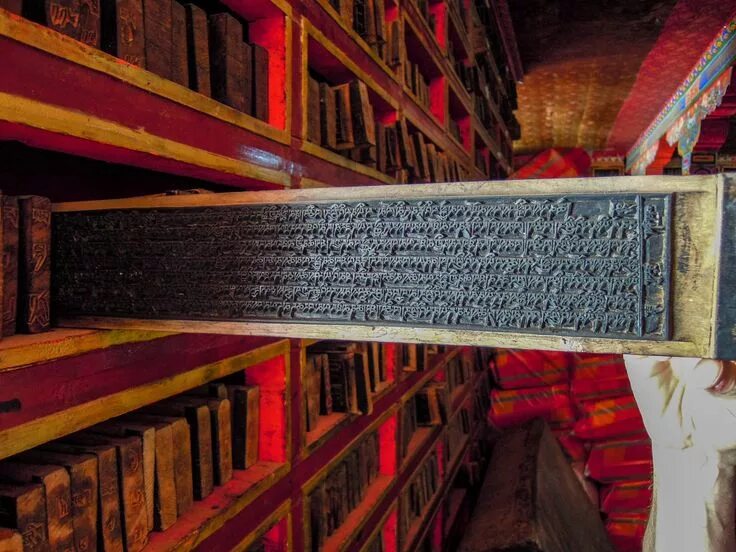 Трипитака на русском. Буддийский канон трипитака. трипитака (палийский канон). монастырь сакья библиотека. китайская трипитака.