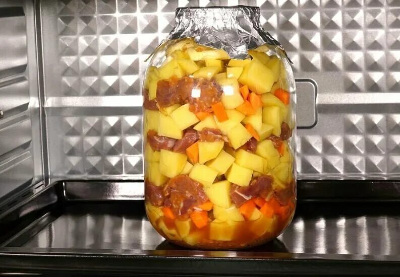 Мясо с картошкой в банке