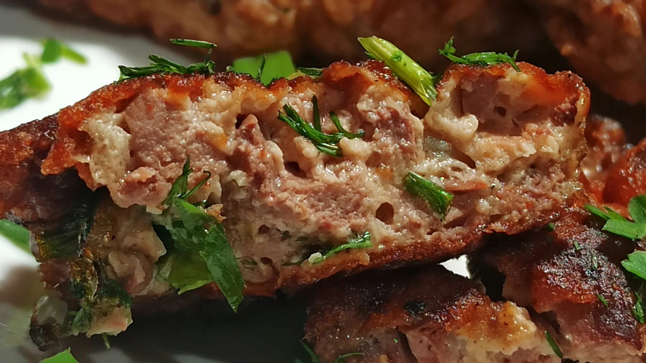 Печеночники рецепт из куриной. Печёночные котлетки из куриной печени. печеночники куриной печени. котлетки из куриной печени. котлеты с печени куриной.