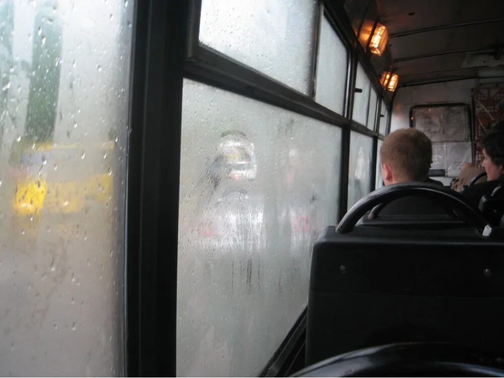 Как открыть окно в автобусе. Окно автобуса. Вид из автобуса. Окно маршрутки. Из окна автобуса.