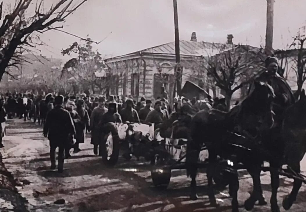 Оккупация краснодарского края фото. Краснодар сенной рынок 1942. Освобождение кубани 1943 год. Оккупация краснодарского края. Оккупация краснодарского края.