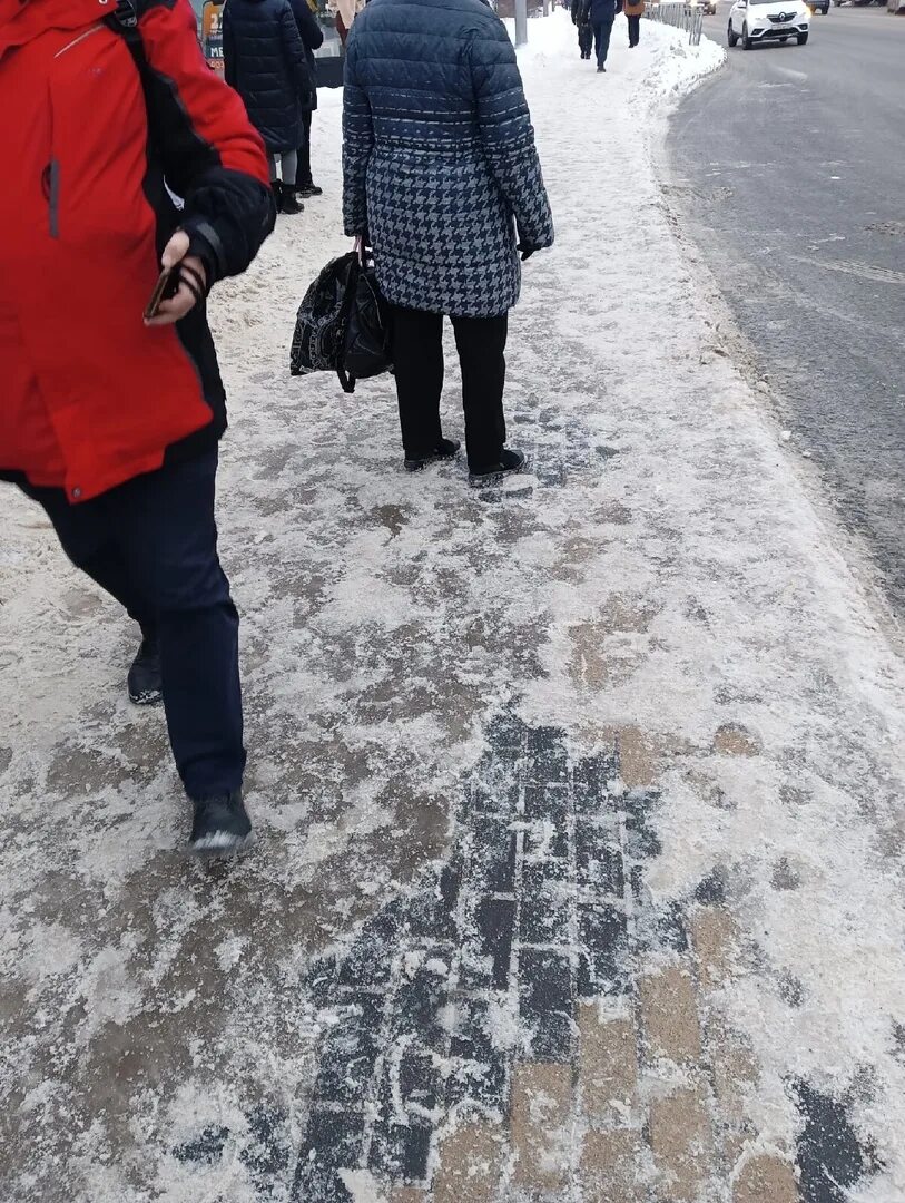 Жители города жалуются. Жители Архангельска. Скользкие улицы. Февраля скользко на улицах в Воронеже. Скользкие и красивые.