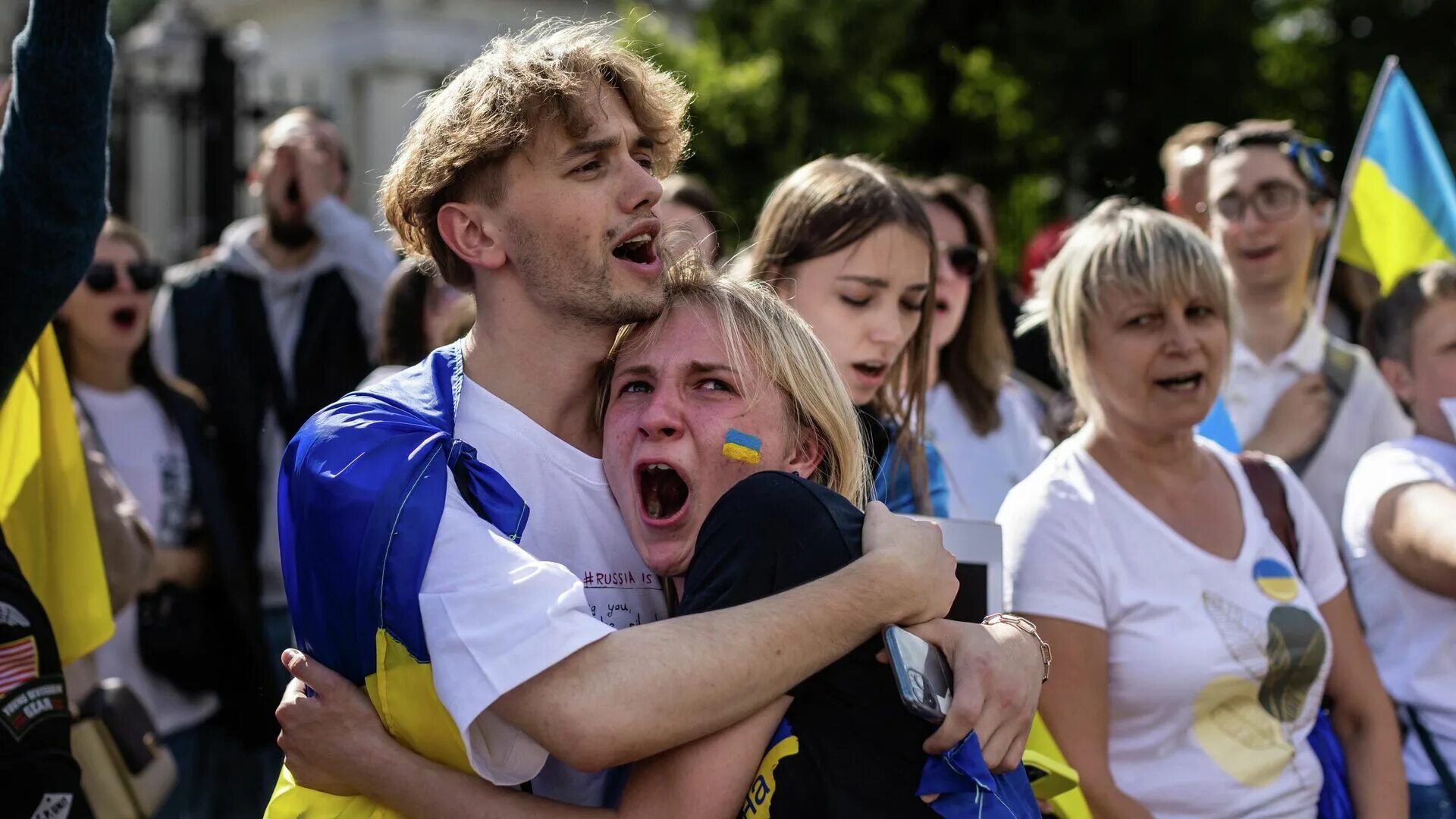 Шведы болельщики. Украинцы в Европе. Русские и украинцы. Польская молодежь. Народы украины против