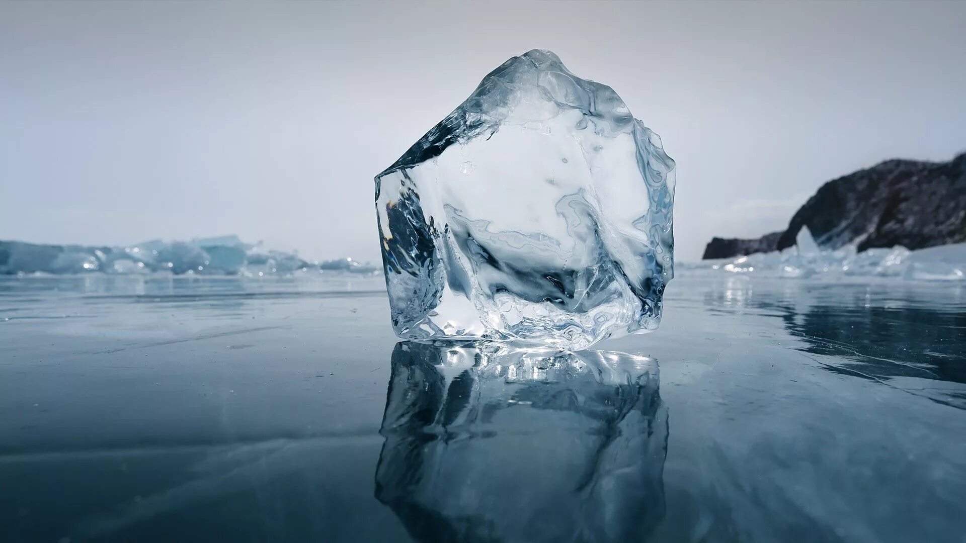 There s something in the ice. Озеро Байкал Кристальный лёд. Айсберг Байкал. Кристальный лед Байкала. Замерзшее озеро Байкал.