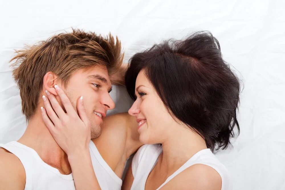 Жен доставляет мужу удовольствие. Lie in couple. Make Eye contact. Разговор мужчины с накрашенной женщиной фото. Фото пары после удовлетворения мультяшные.