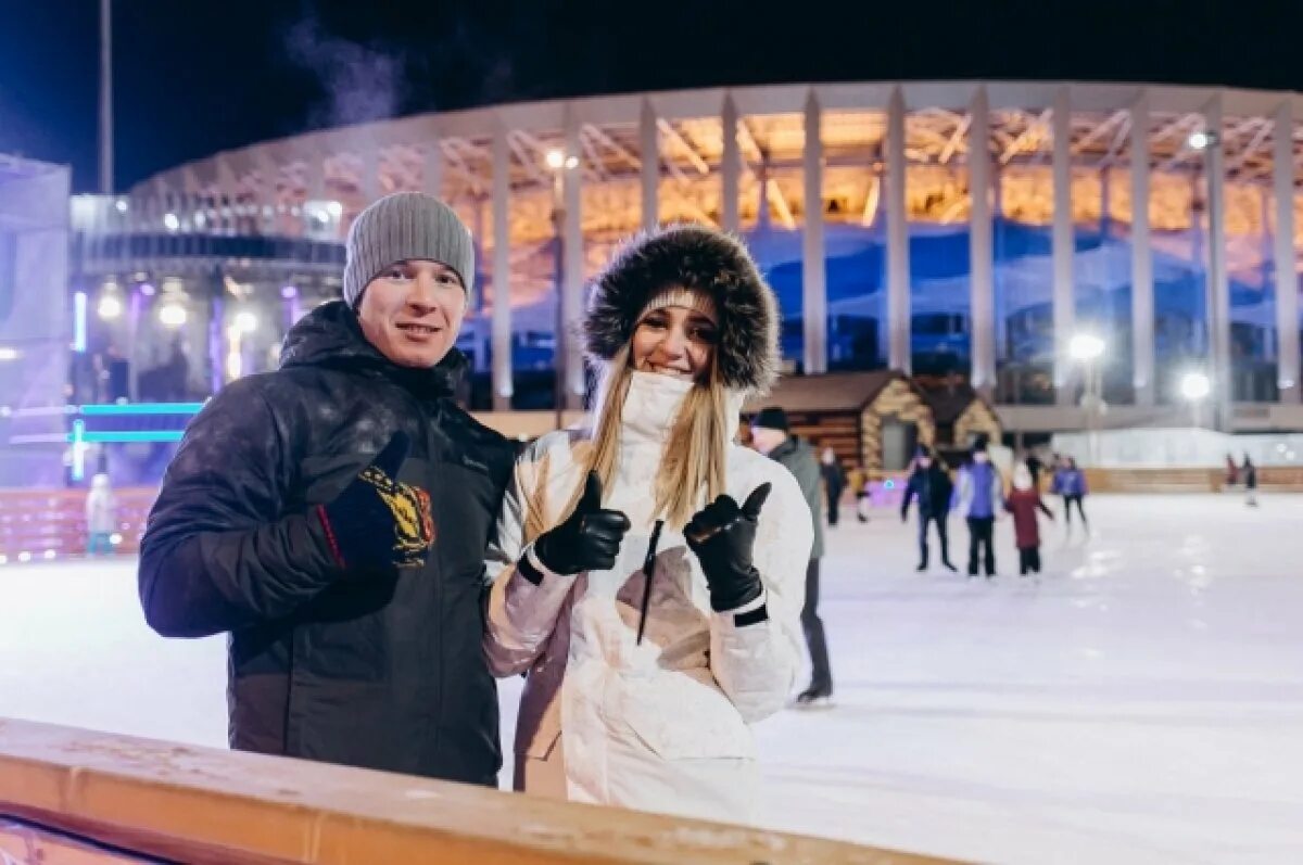 Катки в нижнем новгороде 2024. Каток Нижний Новгород. Новогодний каток ВДНХ. Зимний спорт. Красивый новогодний каток.