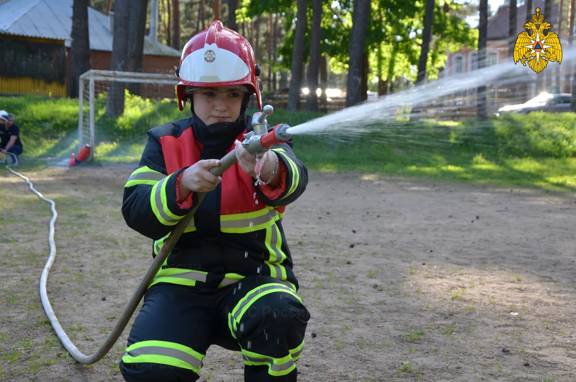 Юный пожарный в каком году. Дружина юных пожарных «огнеборец». Молодой пожарный. Юный пожарник. Юный пожарный МЧС.