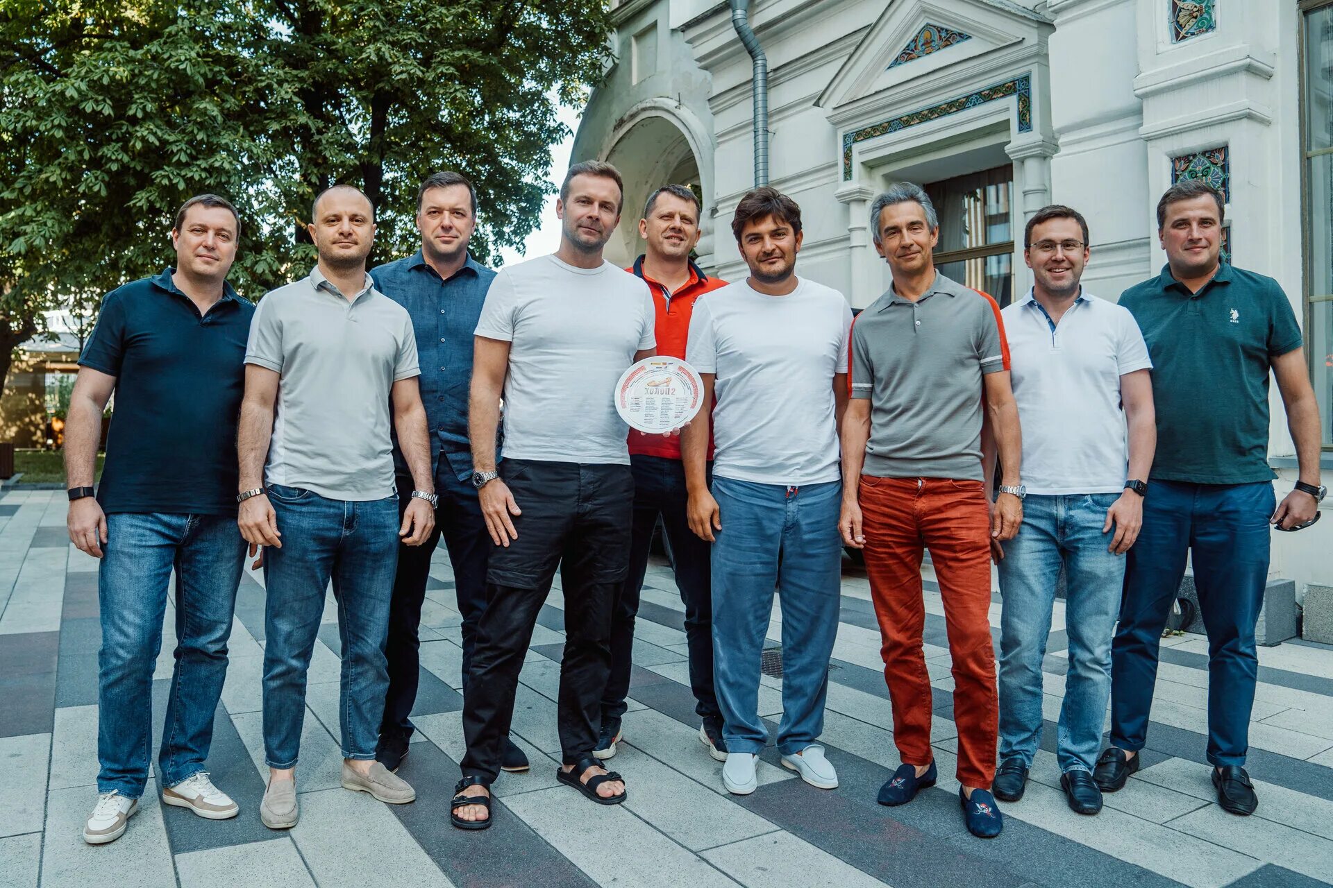 Холоп 2 волгоград 5 звезд. Холоп актеры алексей барчук. Холоп 2 волгоград 5 звезд. Холоп 2 волгоград 5 звезд. Клим шипенко холоп.