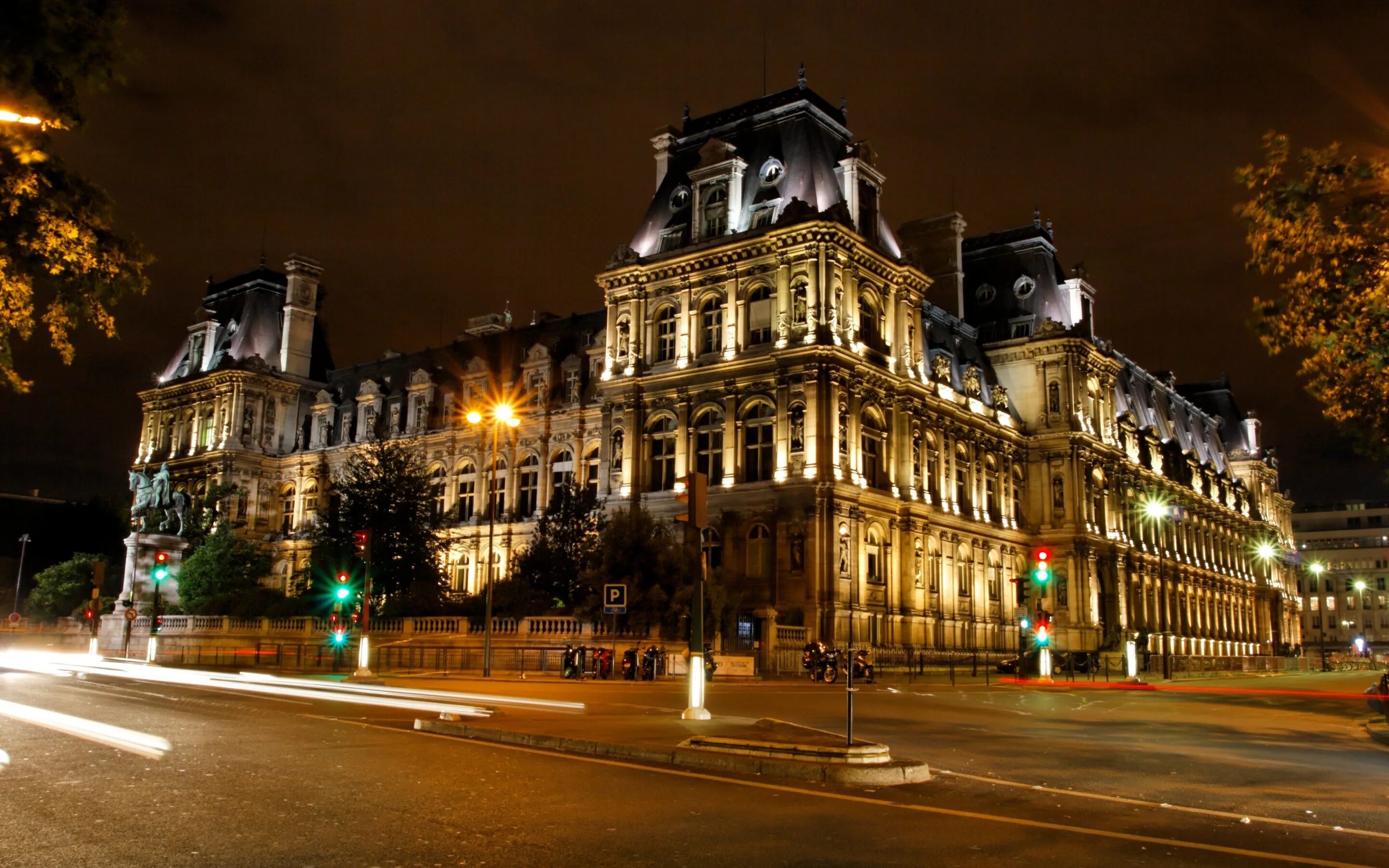Фото зданий в городе. Хаусмана Билдинг Париж. Ночной Париж архитектура. Красивые здания. Ночные улицы Парижа.