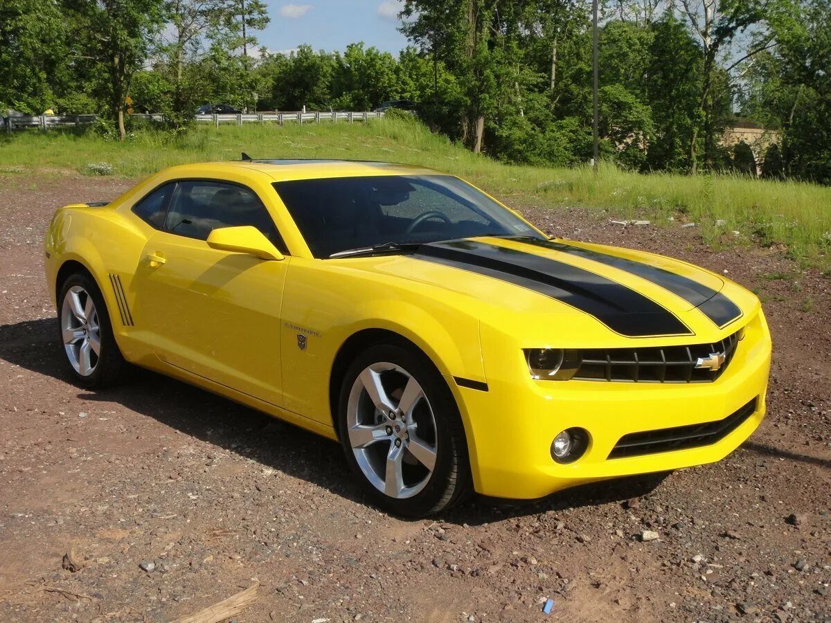 Chevrolet camaro желтый