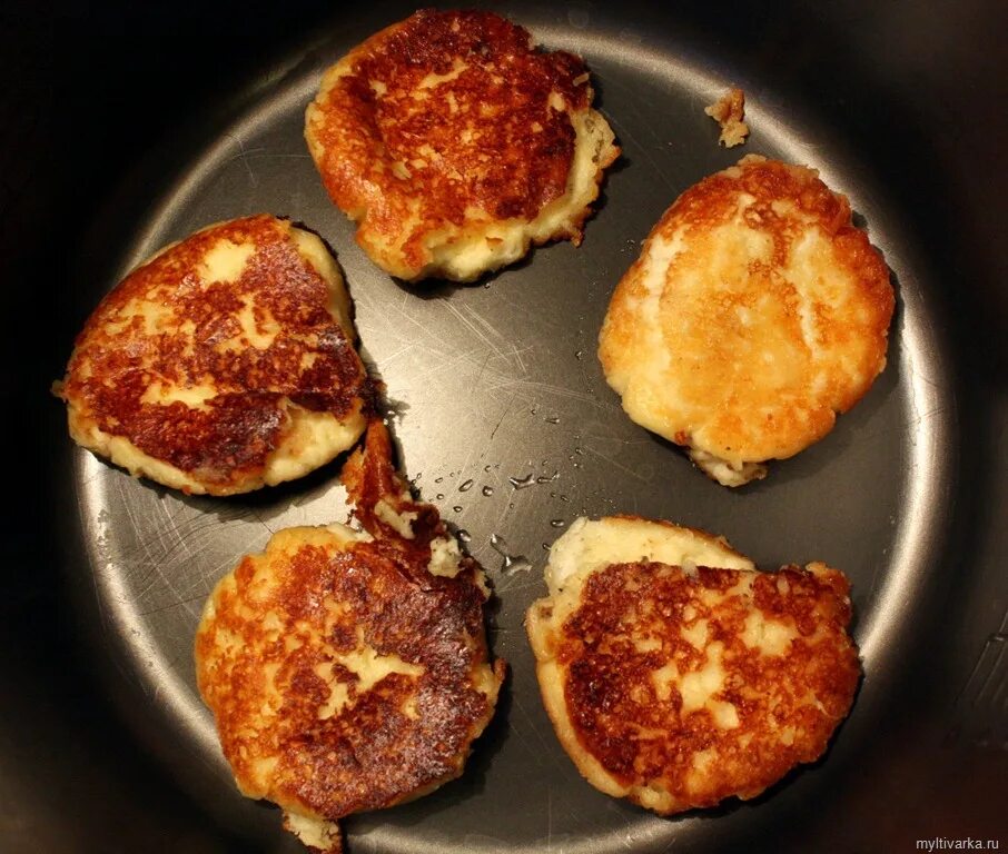 сырники из творога в пароварке. сырники на пару в мультиварке из творога. сырники из творога рецепт картинка. сырники рецепт на картинке. как приготовить сырники в мультиварке.