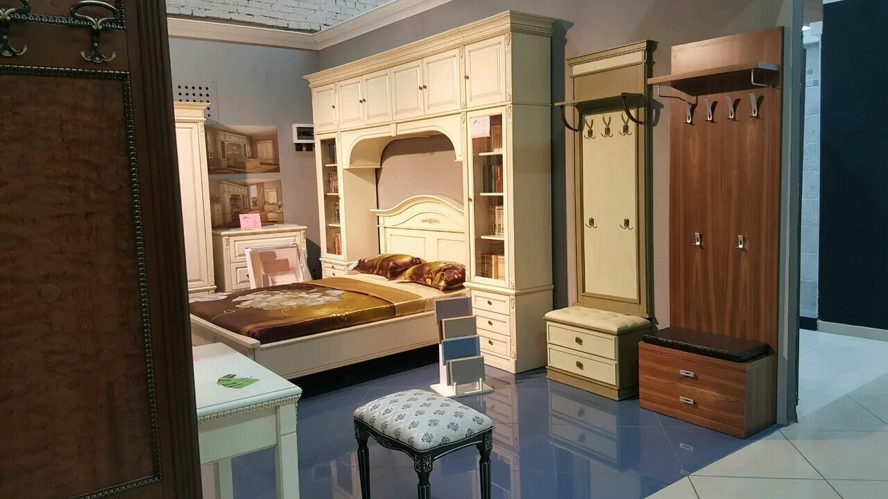 спальня хилтон ангстрем. мебельная фабрика редькино 45. мебель москва 95 лет гостиная. кристалл мебель москва. мебель в первом мебельном в москве.