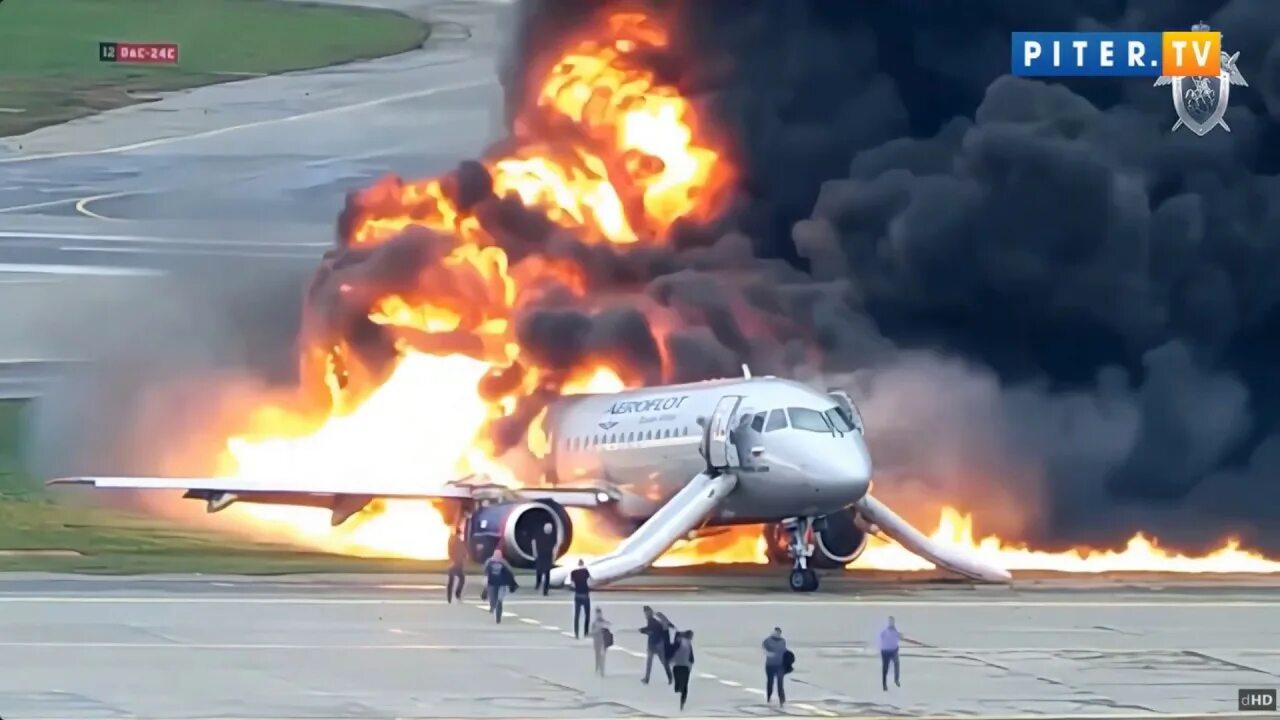 Падение самолетов в россии. Суперджет 100 пожар в Шереметьево. SSJ-100 самолет катастрофа. Суперджет 100 Шереметьево. Катастрофа SSJ 100 В Шереметьево.