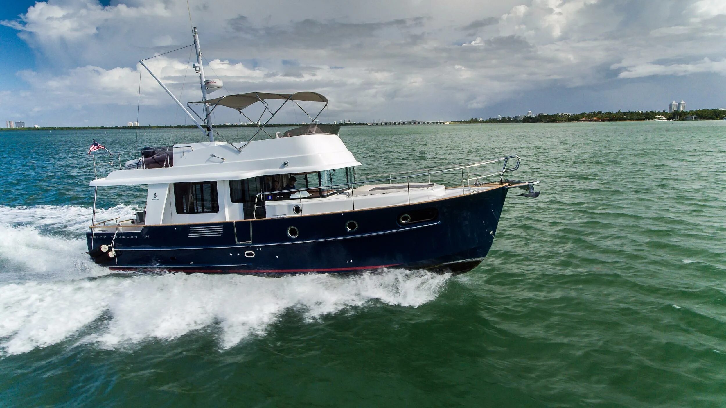 Swift 44. Beneteau swift trawler 44. бенету 62. яхта бенету. бенету 25 парусная яхта.