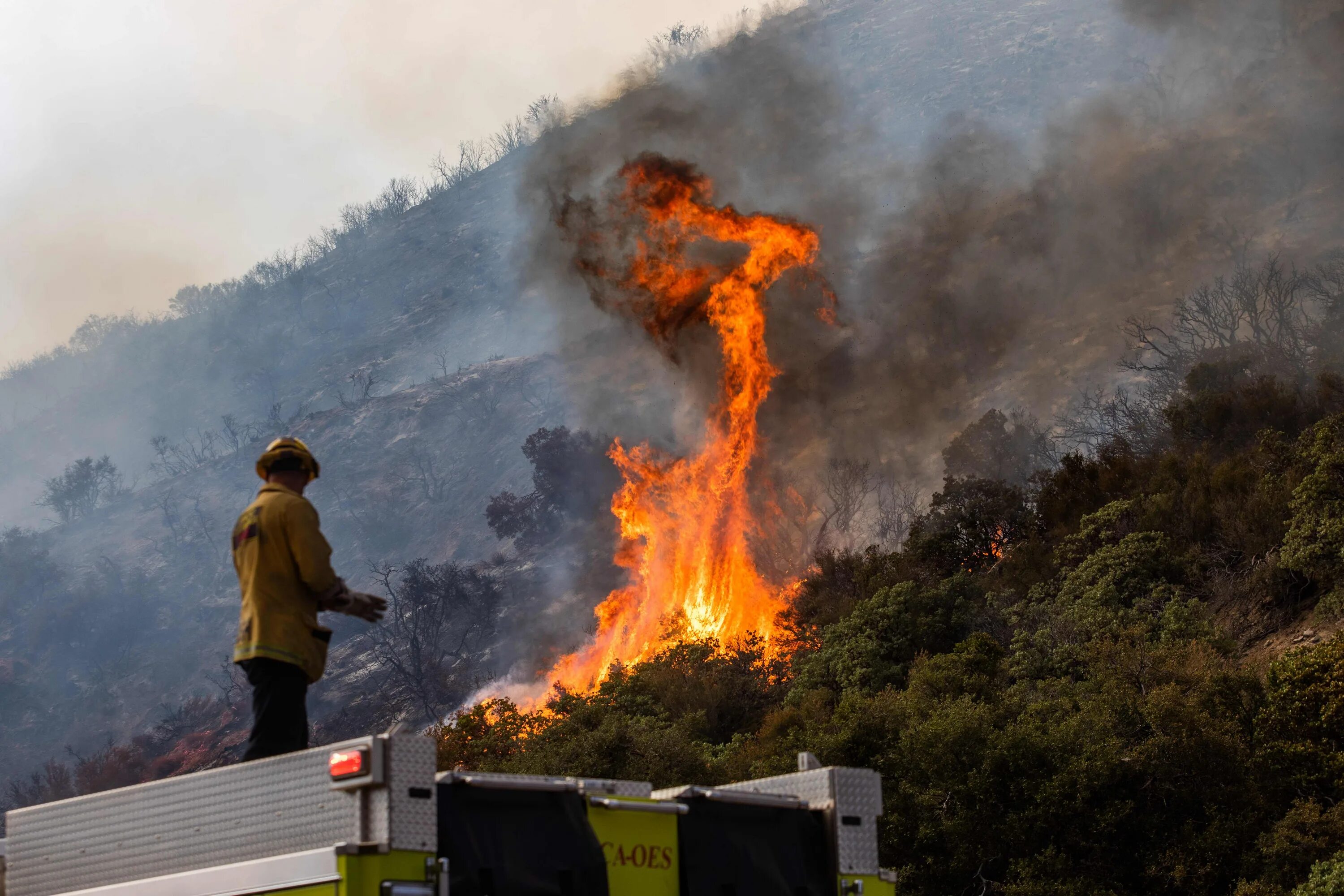 Лесные пожары в Калифорнии 2020. Пожар в Калифорнии 2017. Калифорния ,Монтесито пожар. Лесные пожары в Калифорнии 2018.