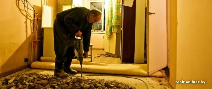 Ужасы ремонта в квартире. Жизнь в квартире без ремонта. Жить в квартире без отделки. Стройка отделка. Строители делают ремонт.